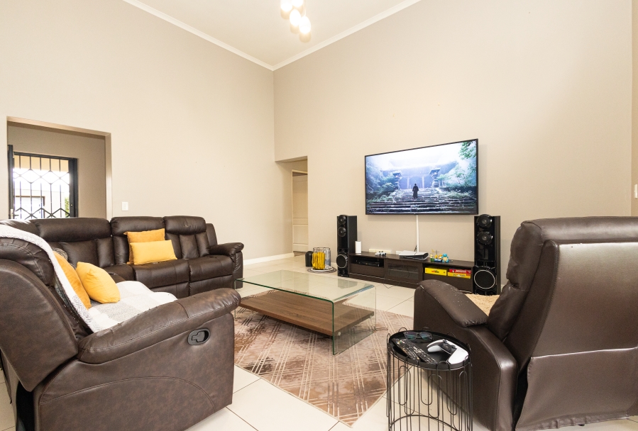 6 Bedroom Property for Sale in Parklands North Western Cape